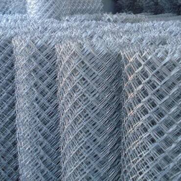 רשת גדר מגולוונת 60X60X2 גובה 1.5 מטר - גליל