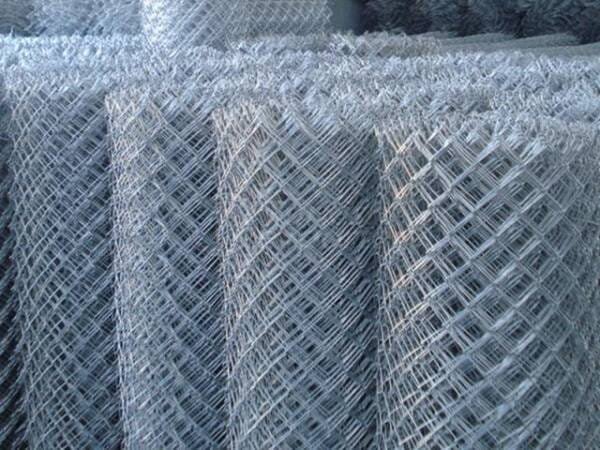 רשת גדר מגולוונת 60X60X2 גובה 1.5 מטר - גליל